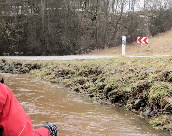 Pozor, blíží se zatáčka Pozor, blíží se zatáčka