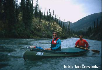 Ally kanoe na Little Nahanni