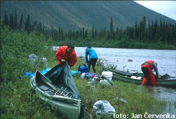 Ally kanoe na Little Nahanni