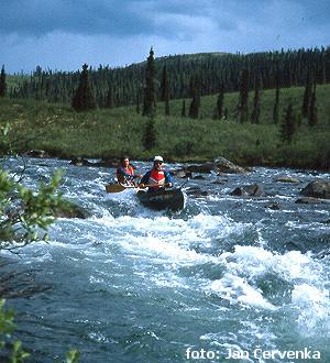 Ally kanoe na Little Nahanni