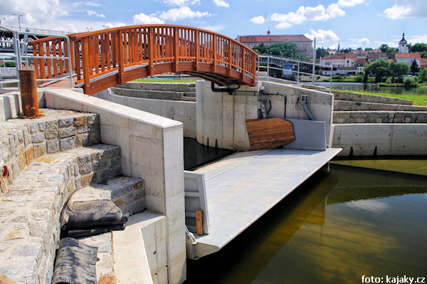 Spot s klapkou Spot s klapkou