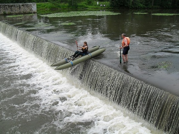 Katamarán s první duralovou kostrou Katamarán s první duralovou kostrou