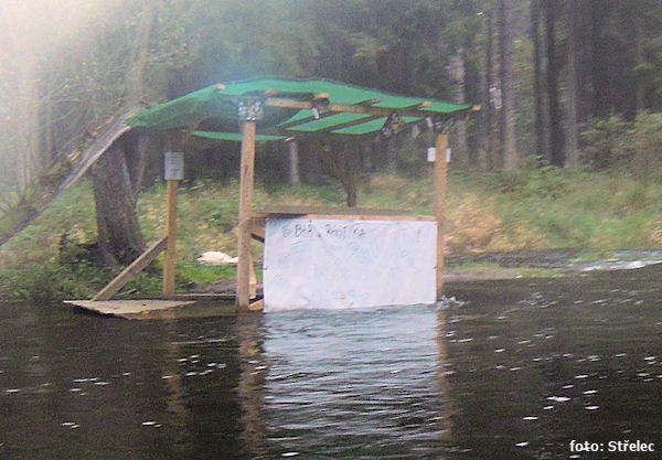 Plovoucí alkoholové molo Plovoucí alkoholové molo