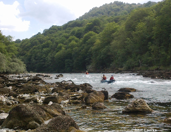 Drina bez vody z přehrady Drina bez vody z přehrady