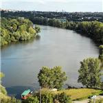 Severní (spodní) špice Císařského ostrova, v pozadí Pražský hrad 